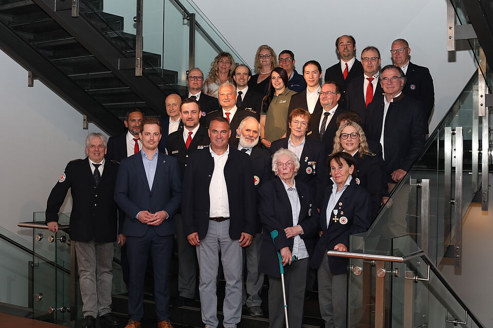 Ehrungsabend-Bayerisches Rotes Kreuz Landshut ehrungsabend-brk-gruppenfoto